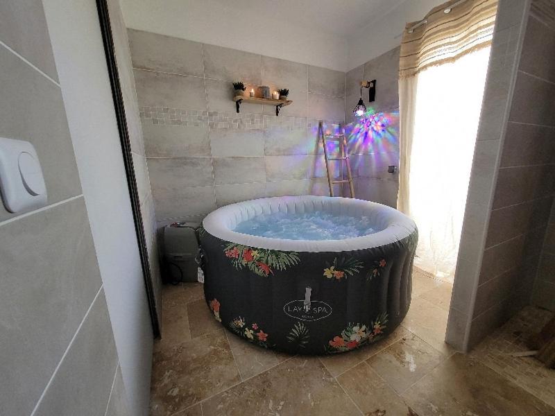 Villa 6 couchages spa privatif, accès direct mer, piscine Le Barcarès Extérieur photo